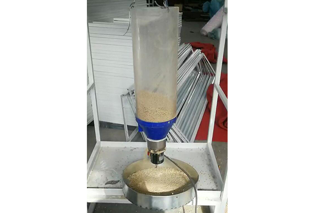 哺乳母猪自动饲喂机